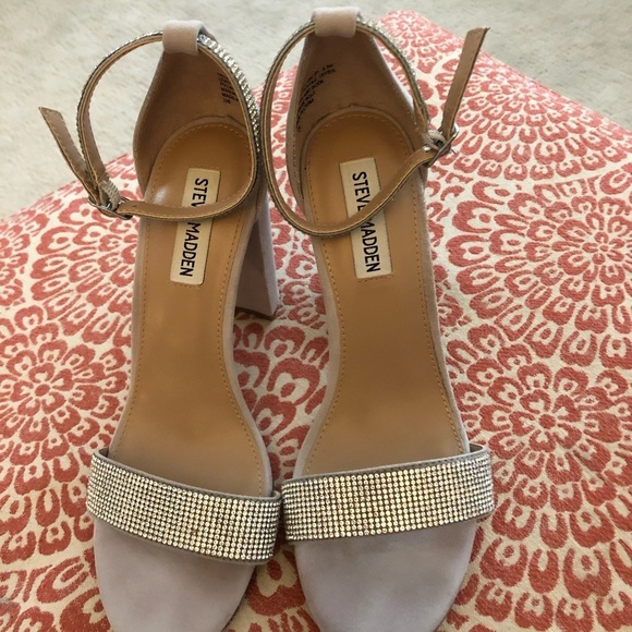 Steve Madden crystal NWOB size 8.5m 4 heel. Cream color with silver crystals. - Picture 3 of 10
